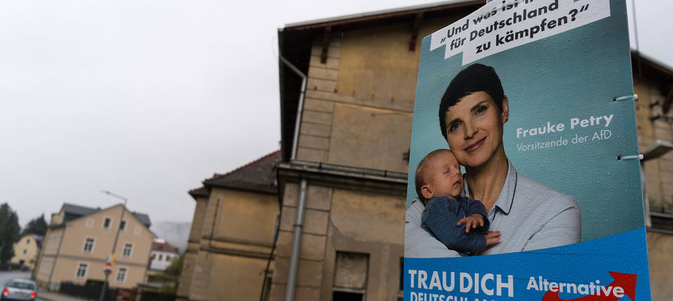 Von wegen AfD: Ein Wahlplakat mit Frauke Petry hängt in Rathmannsdorf in der Sächsischen Schweiz.