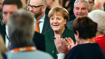 Viel Applaus, aber auch böse Zwischenrufe: Angela Merkel vor ihrem Auftritt bei der CDU-Regionalkonferenz in Heidelberg