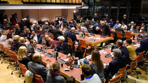 Rot-Rot-Grün entscheidet sich im Flügelkampf 