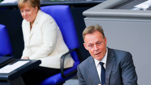 Oppermann hält Seehofers Merkel-Kritik für völlig deplatziert