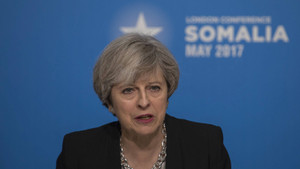Theresa May schwächelt - Pfund fällt