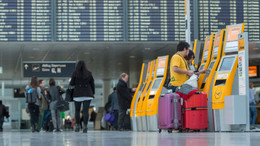 Der Check-In wie hier am Flughafen München war am Donnerstag für viele Fluggäste schwierig, da IT-Probleme das System behindert haben.