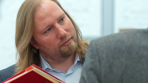  Hofreiter: Merkel muss Pofallas Wechsel stoppen