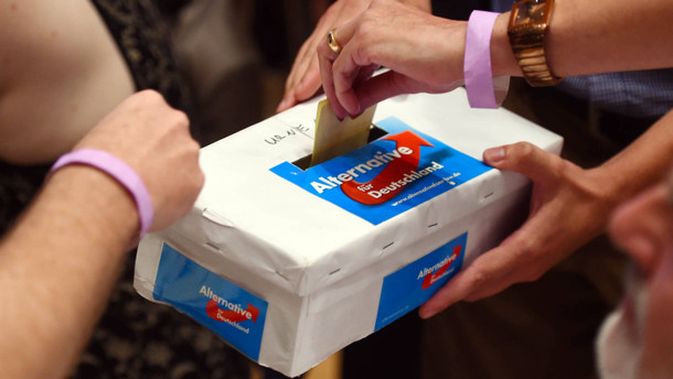 AfD und Pegida: Nicht bellen, sondern lieber bei&szlig;en