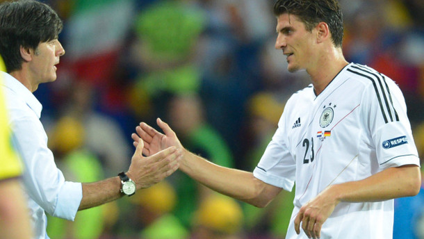 Joachim Loew and Mario Gomez