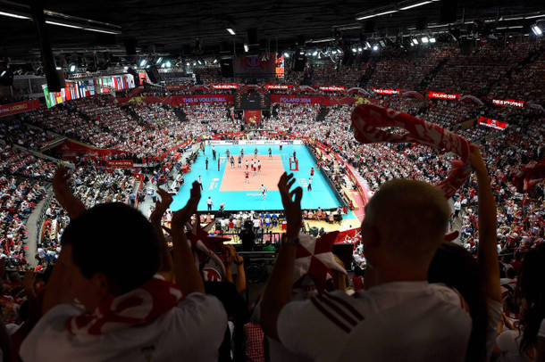 Im Hexenkessel von Kattowitz peitschen die polnischen Fans ihre Mannschaft zum WM-Titel