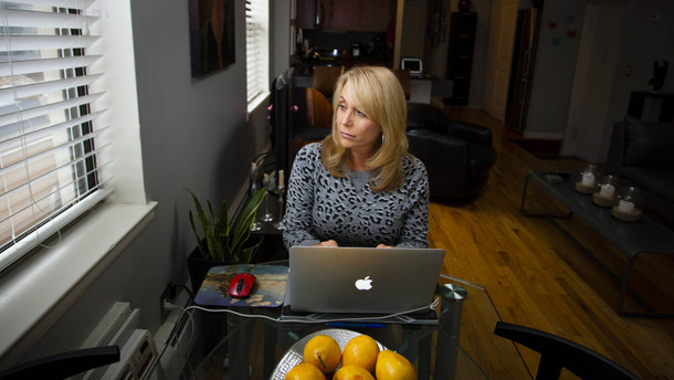 Online-Dating - Vier Singles erzählen davon, wie schwer es ist, in der Großstadt einen Partner zu finden, trotz entsprechender Internet-Portale