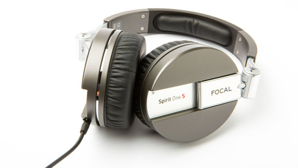 Kopfhörer -  Die sechs Geräte im Test sind:  Hifiman HE-560, Sennheiser Urbanite, Focal Spirit One S, Audeze LCD-X, JBL Synchros E40BT und Phiaton Chord MS 530.