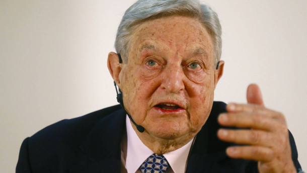 George Soros hat als Investor Geld damit verdient, dass er gegen eine Überbewertung des britische Pfundes spekulierte. Inzwischen finanziert er mehrere Think Tanks. Über seine „Open Society Foundataion“ bezuschusst er seit Jahren Oppositionsbewegungen in mehreren osteuropäischen Staaten. George Soros, Chairman of Soros Fund Management LLC gives speech in Frankfurt