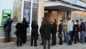 Ukrainische Sparer räumen Milliarden von Konten ab