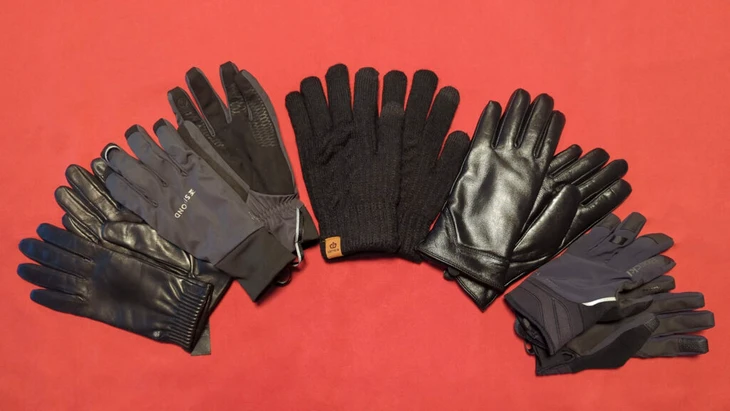 Scrollen ohne kalte Finger: Touchscreen-Handschuhe im Test Test: Touchscreen Handschuhe Aufmacher