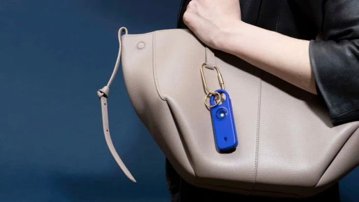 Pfefferspray für die Ohren – Taschenalarme im Check Test: Aufmacher Taschenalarm