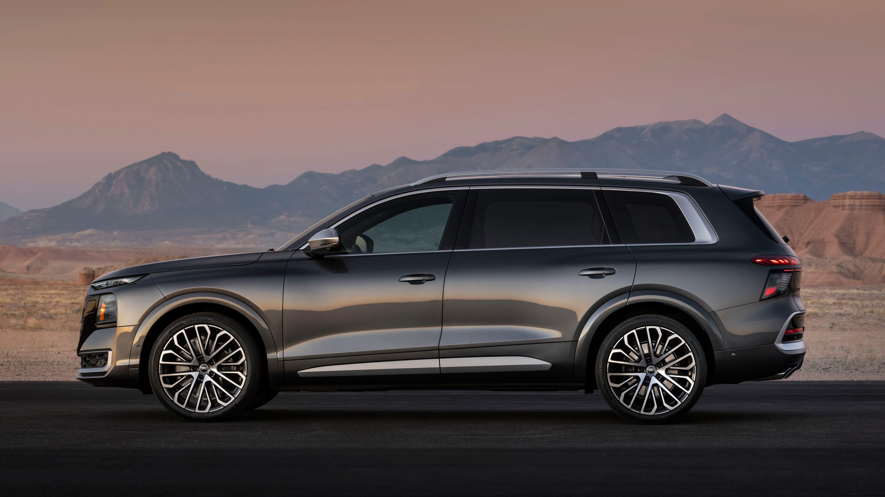 Bewusst unterbewusst entspannte Linie: Audi Q9, hier als SQ, mit Ziel Großfamilie oder Amerika - Hersteller