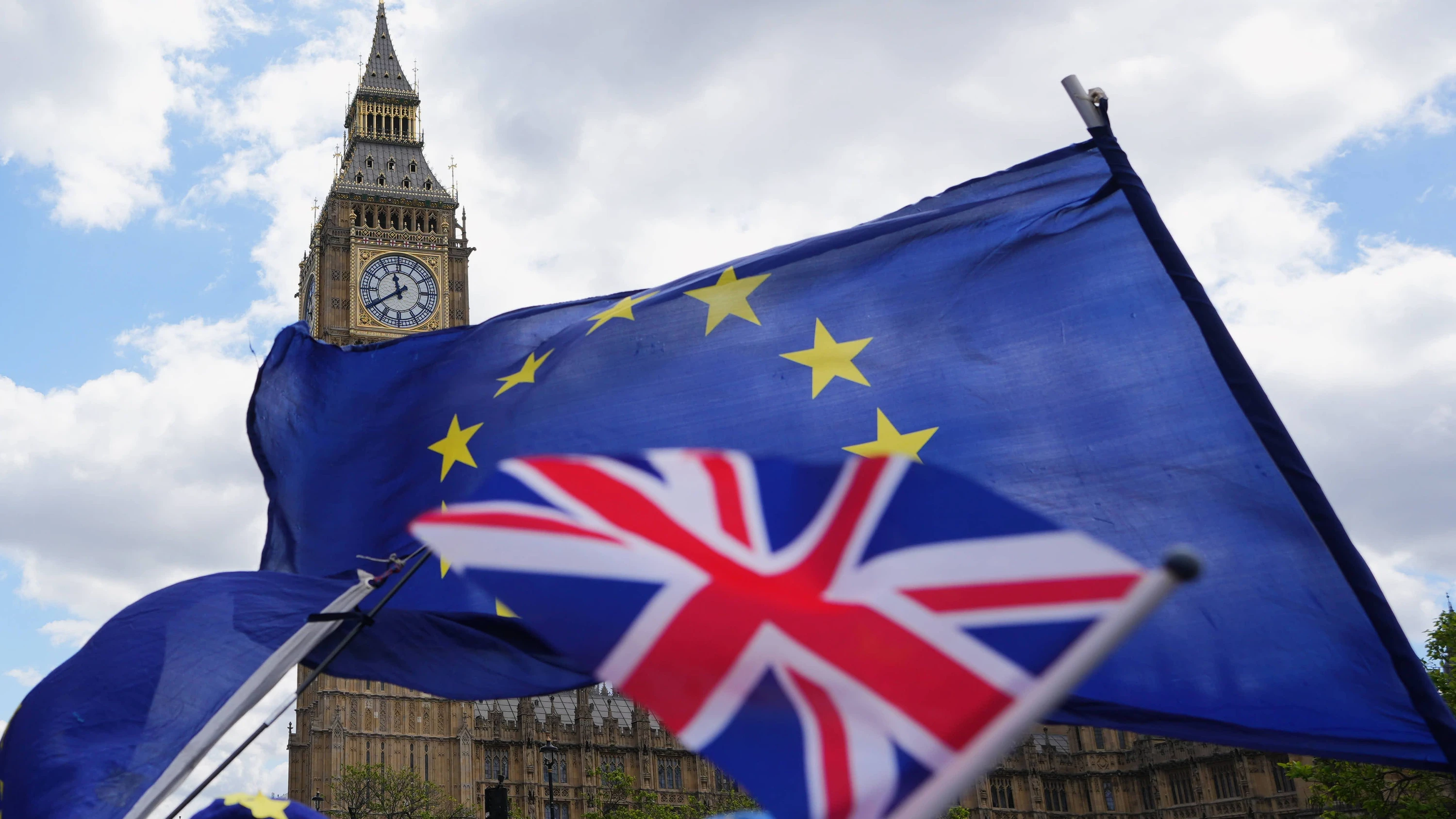Zehnter Jahrestag: Die bittere Brexit-Bilanz in sechs Grafiken