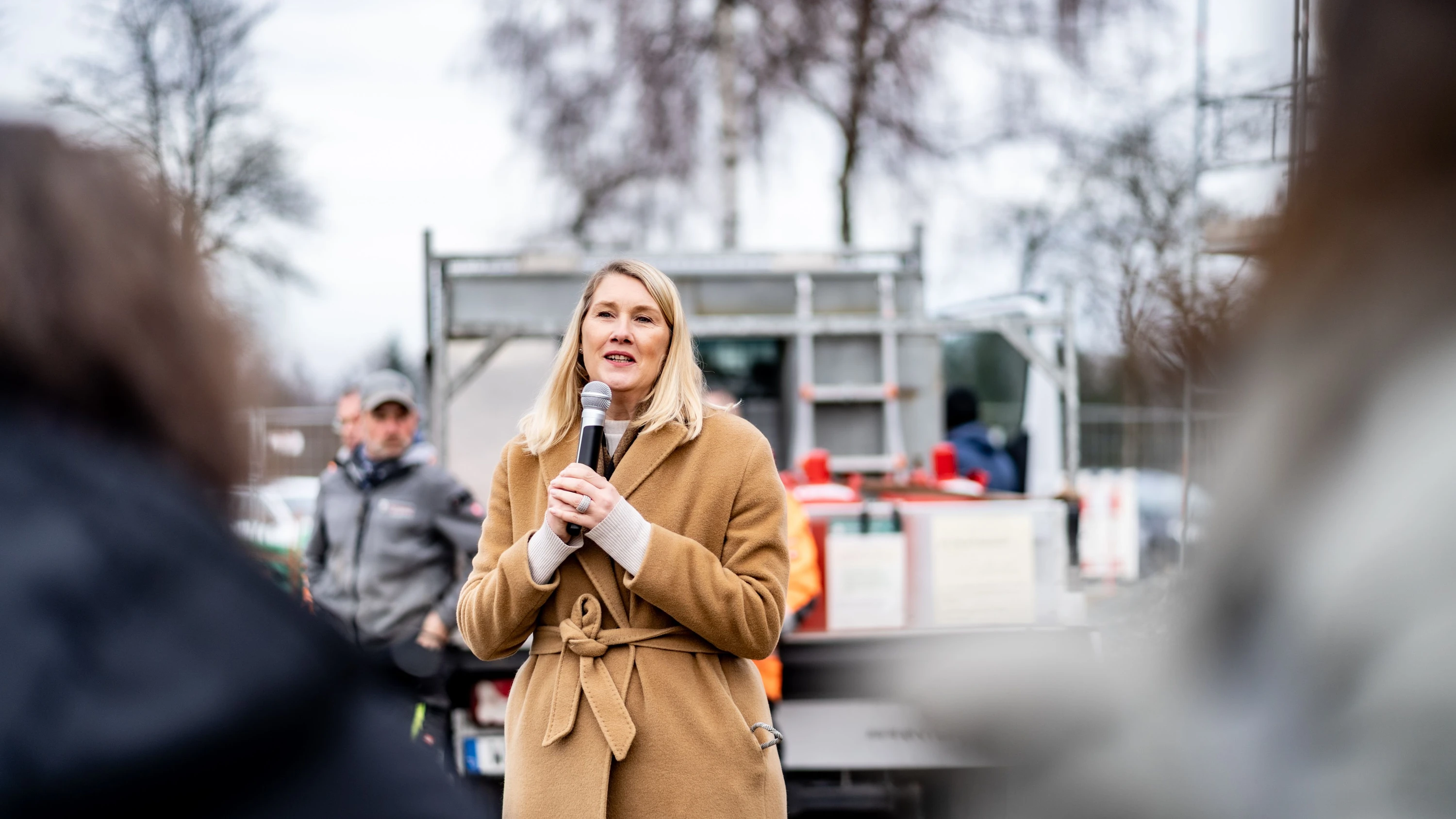 Wiedergewählt: Bürgermeisterin Julia Krügers, hier beim Richtfest der höchstgelegenen Kita Hessens am Fuß des Großen Feldbergs, kann die Arbeit in der Gemeinde fortsetzen. - Peter Jülich