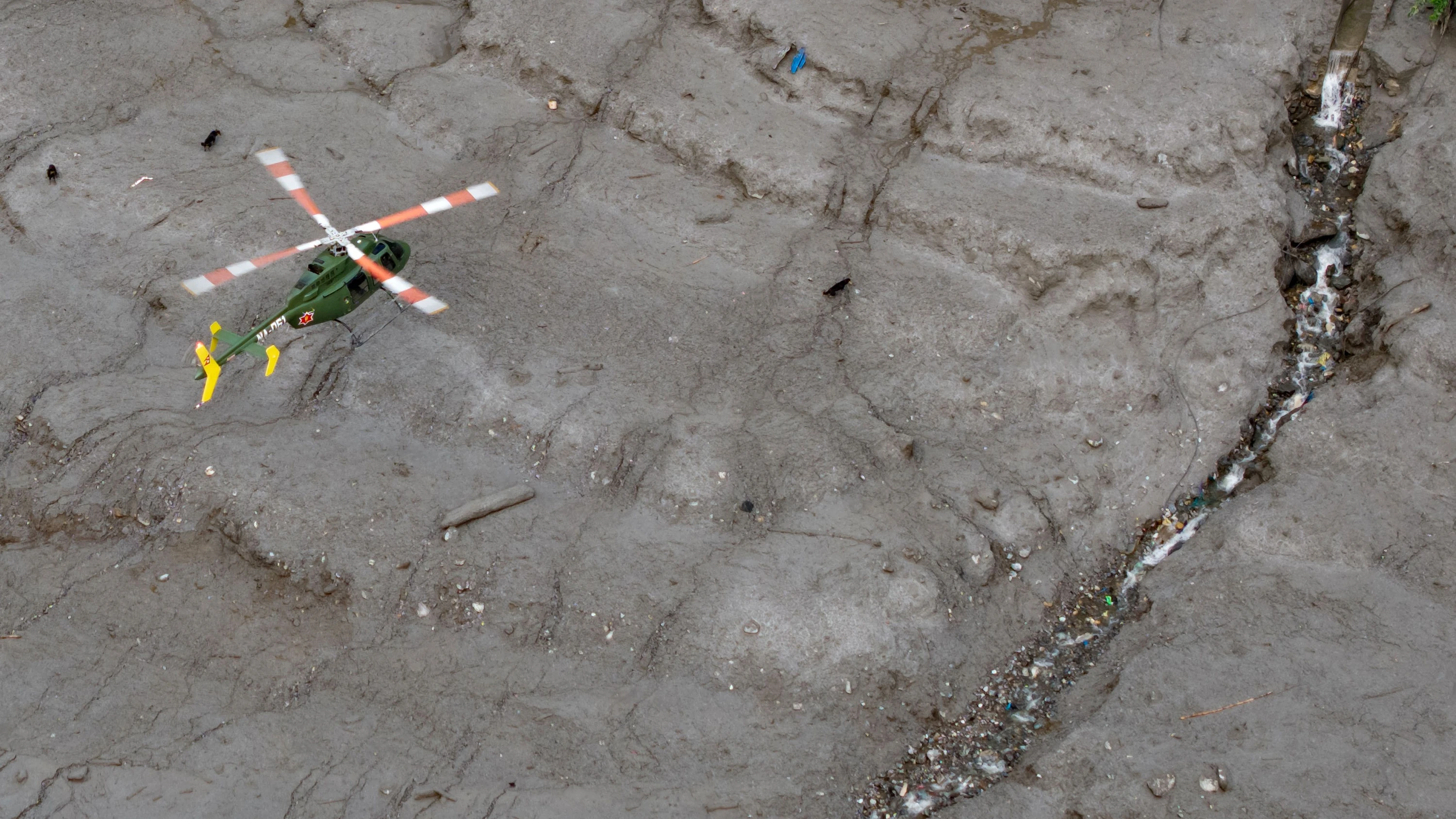 Verheerende Flut: Mehr als 900 Arbeiter nach Himalaya-Flut in Tunneln vermisst Verheerende Flut: Mehr als 900 Arbeiter nach Himalaya-Flut in Tunneln vermisst