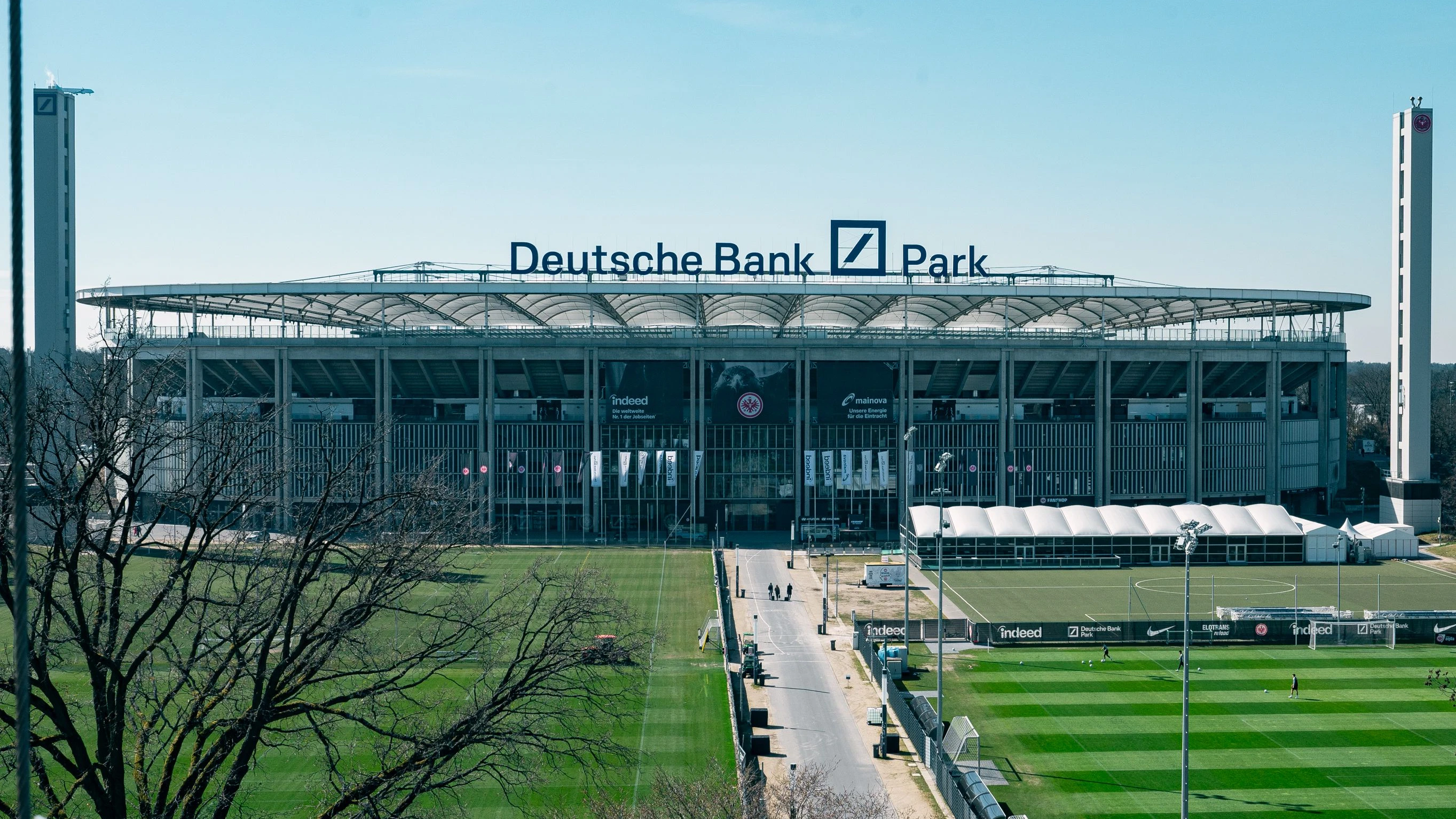 Rund 100 MIllionen Euro für die Eintracht: Deutsche Bank verlängert Stadion-Vertrag bis 2035
