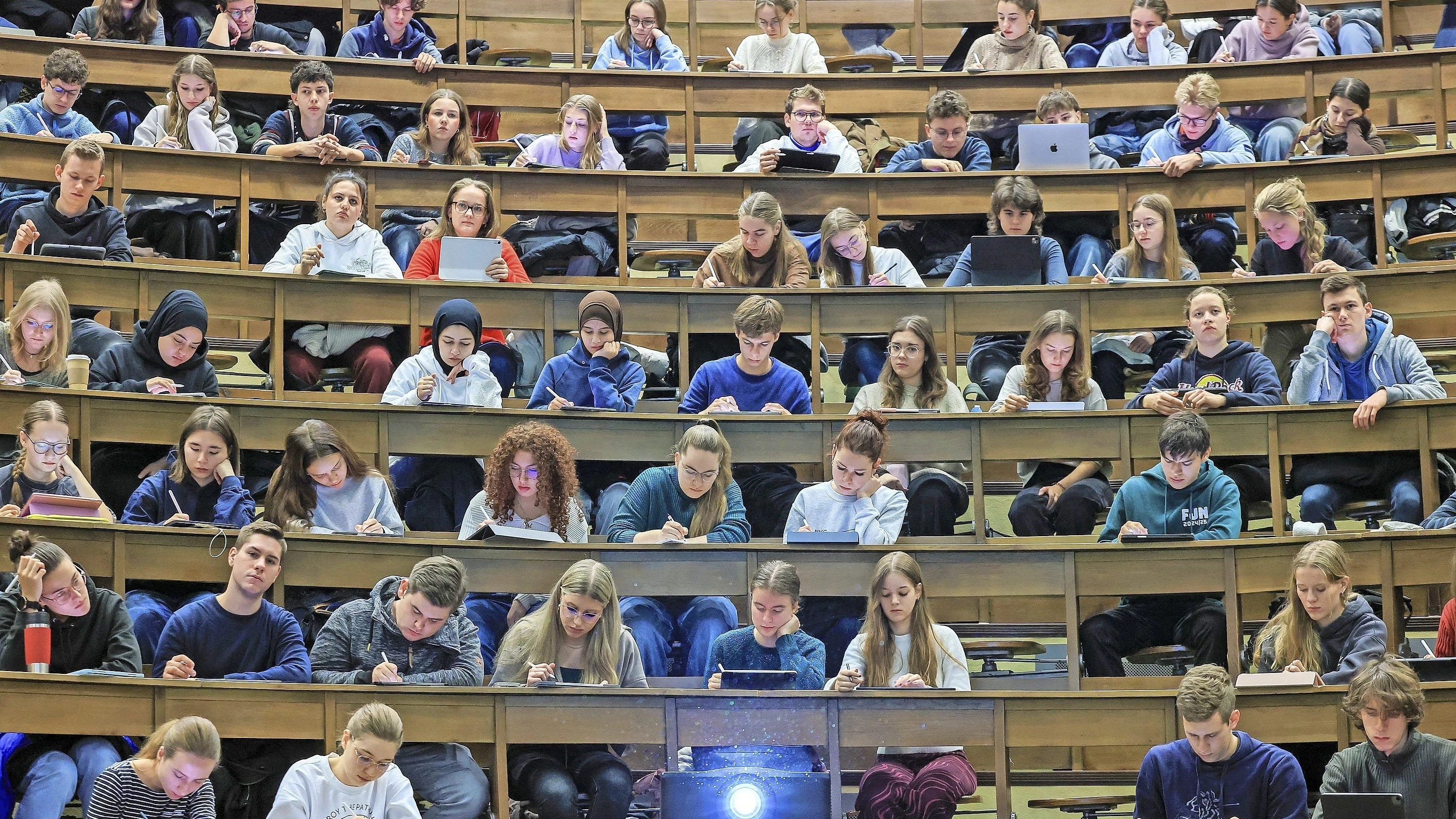 ChatGPT und Co. an der Uni: Prüfen im KI-Zeitalter ChatGPT und Co. an der Uni: Prüfen im KI-Zeitalter