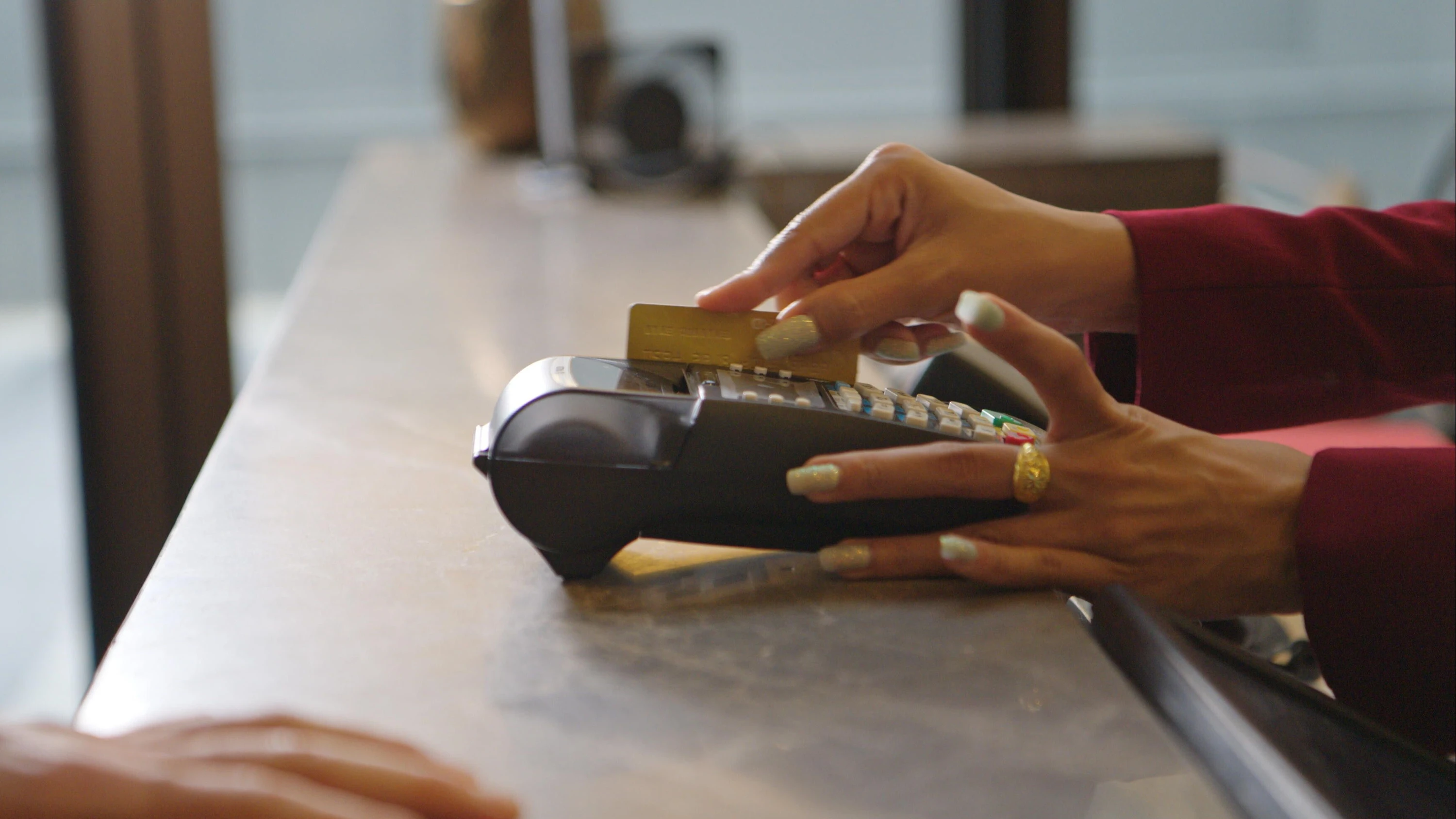 Abgesichert beim Reisen: Warum die Versicherungen von Kreditkarten im Urlaub oft versagen Abgesichert beim Reisen: Warum die Versicherungen von Kreditkarten im Urlaub oft versagen