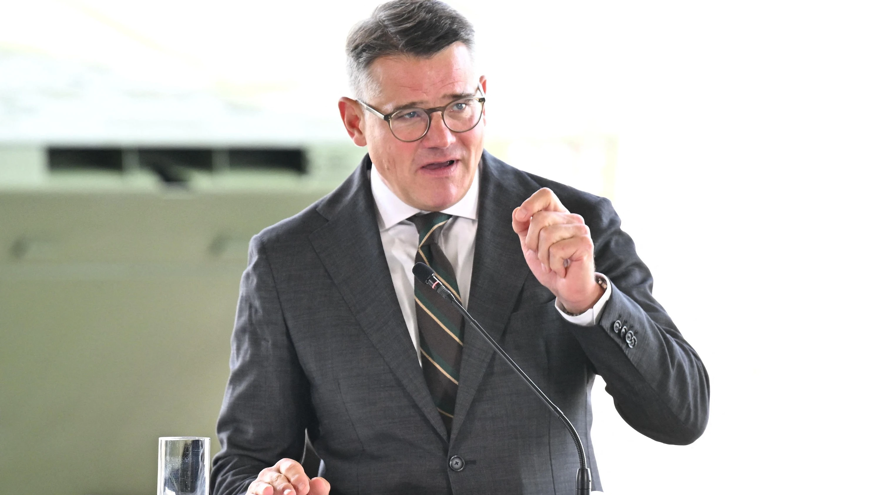 Folgen der Migration: Boris Rhein will „Stadtbild“-Debatte fortsetzen