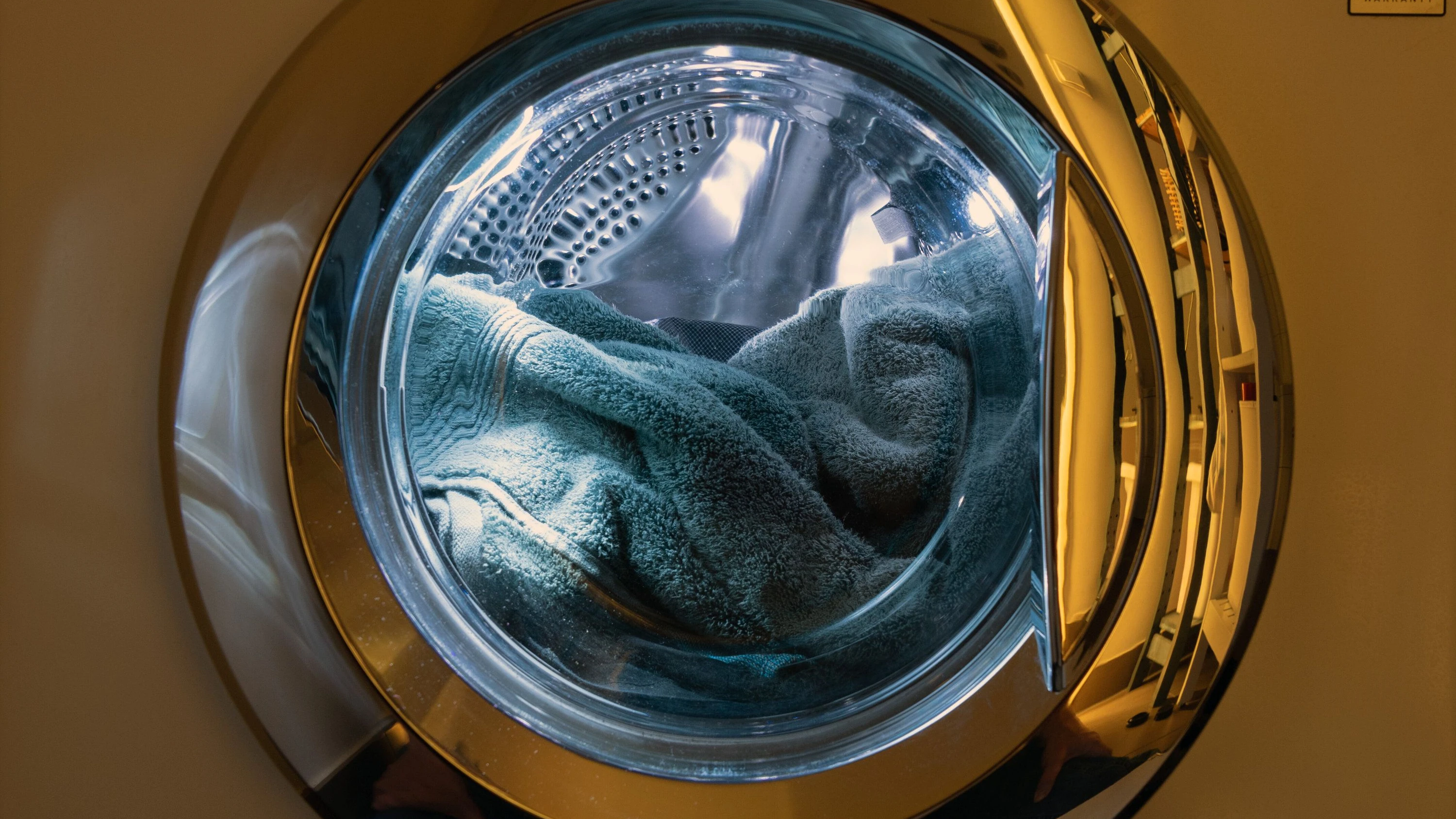 Gefährliches Versteck: Feuerwehr rettet Mädchen aus Waschmaschine