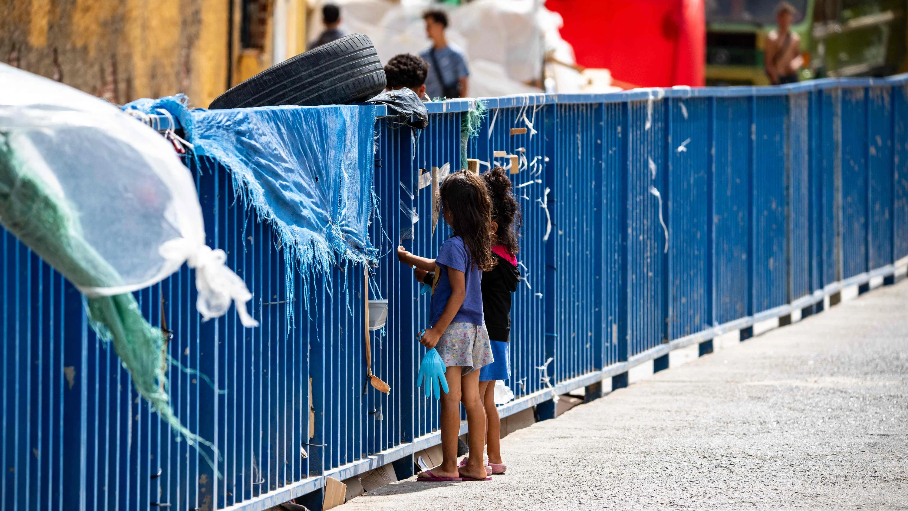 Ansturm auf Ceuta: Schulkinder werden mit Maschinengewehren beschützt