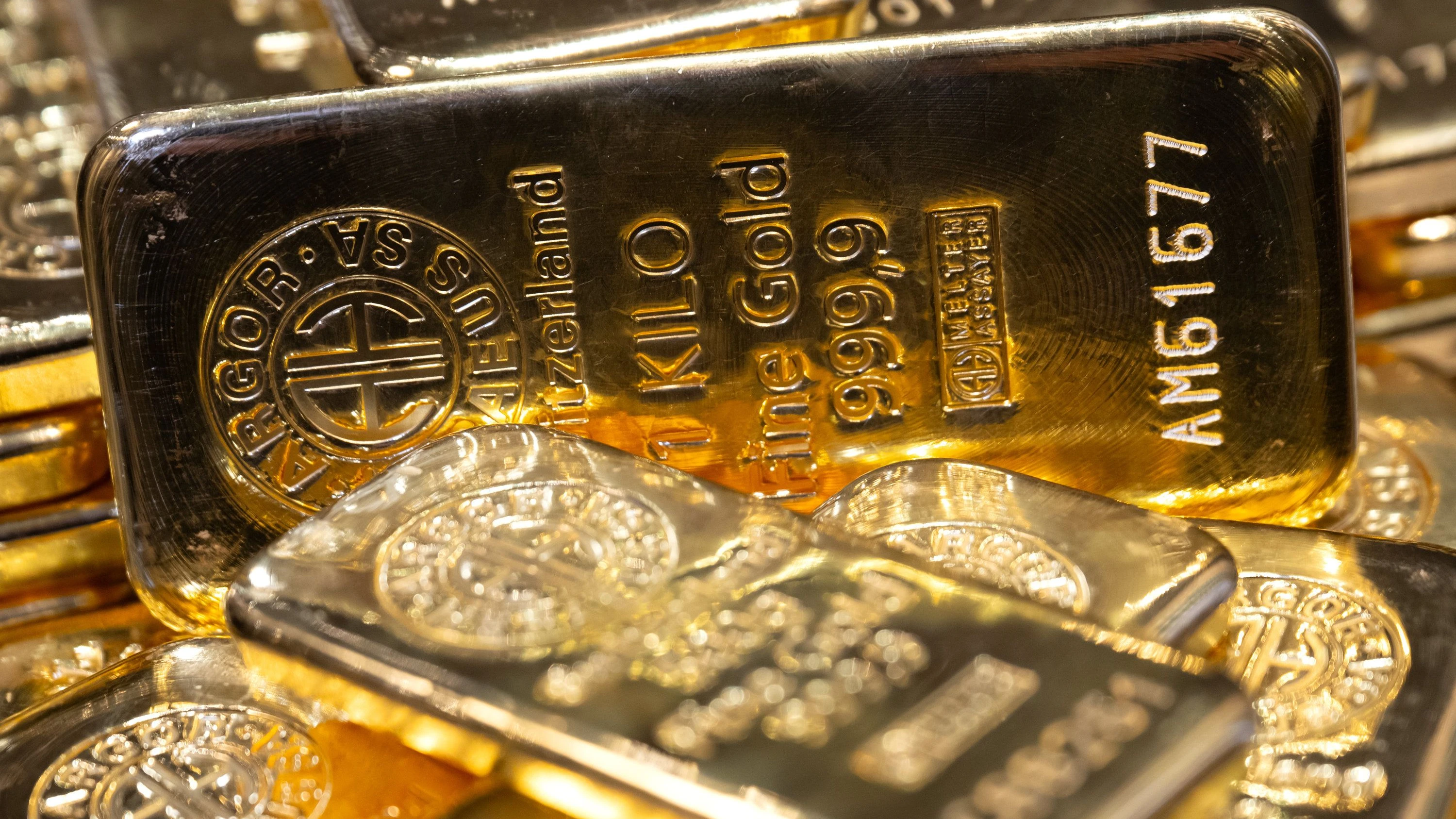 Ende der Rekordjagd: Preise für Gold und Silber brechen ein Ende der Rekordjagd: Preise für Gold und Silber brechen ein