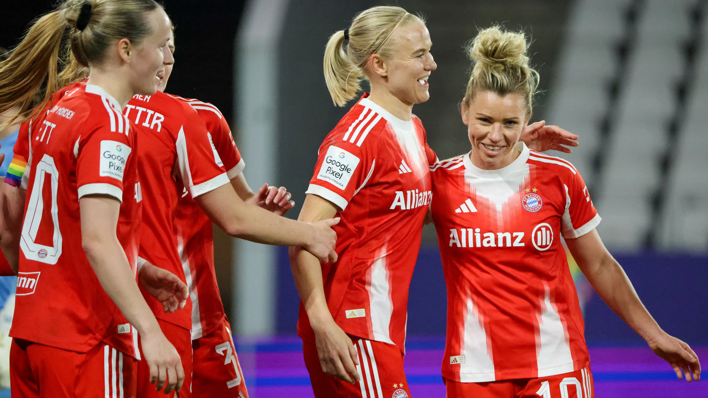 Bild: Klarer Sieg gegen Essen: FC Bayern folgt Wolfsburg ins Pokalfinale