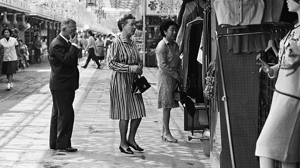Pressegeschichte: Sartre und Begleitung besuchen Japan
