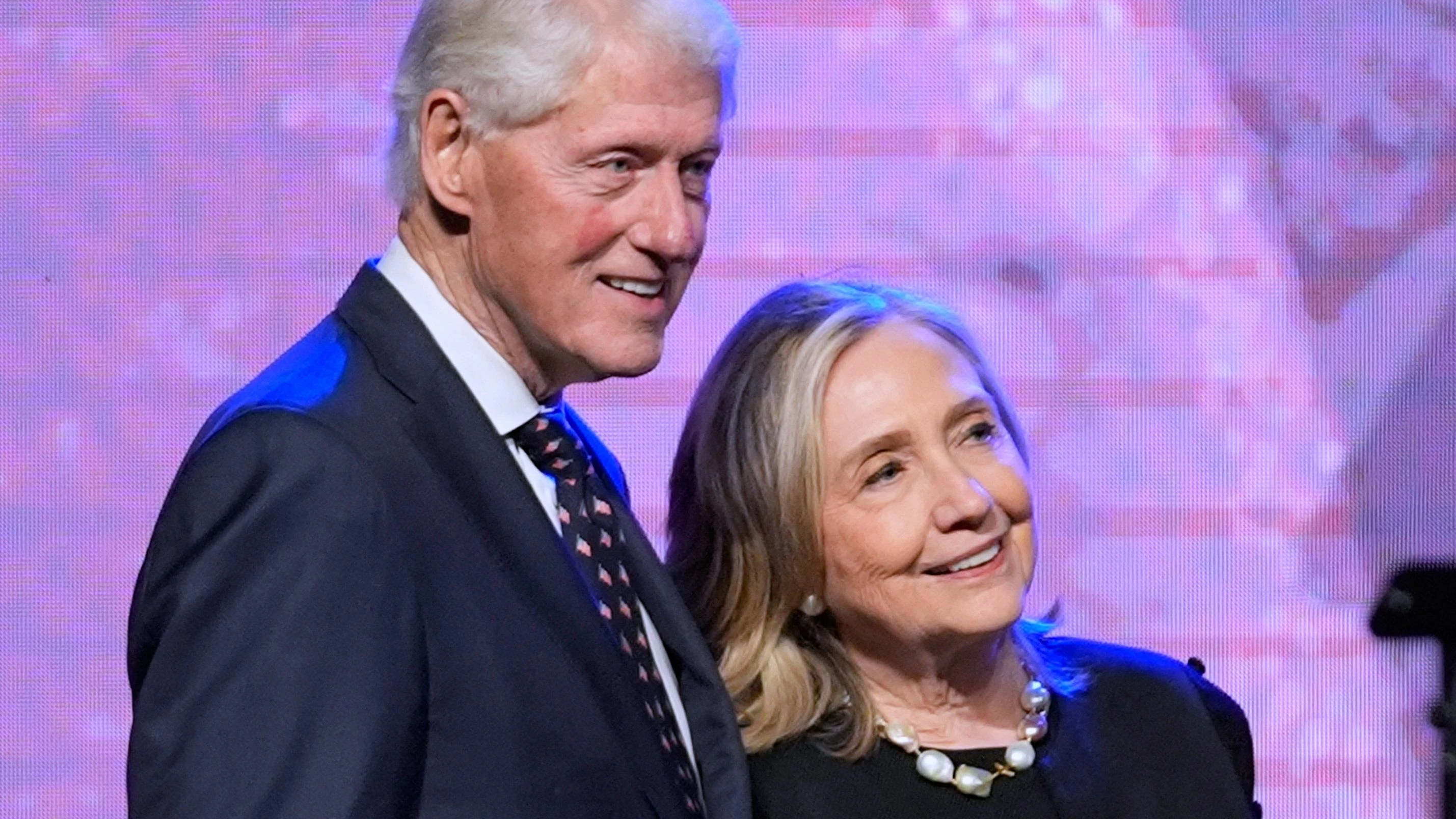 Epstein und die Clintons: „Wir haben nur Fragen“