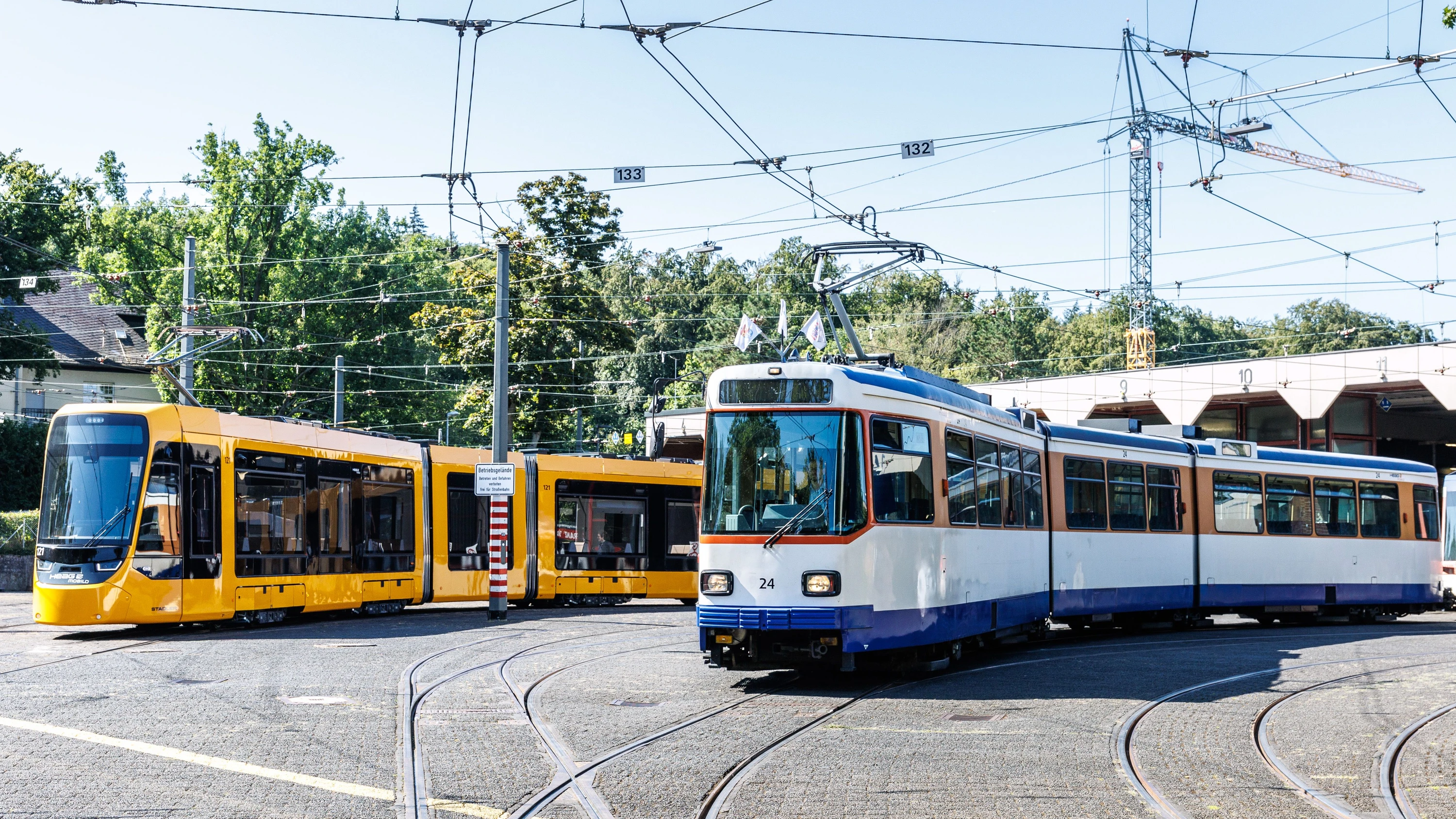 Bahnen der Neunzigerjahre: Darmstadt verschenkt ausgediente Straßenbahnen