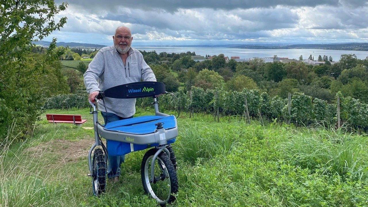 „Rolls-Royce der Rollatoren“: Im hohen Alter wandern? –Dieser Rollator macht’s möglich „Rolls-Royce der Rollatoren“: Im hohen Alter wandern? –Dieser Rollator macht’s möglich