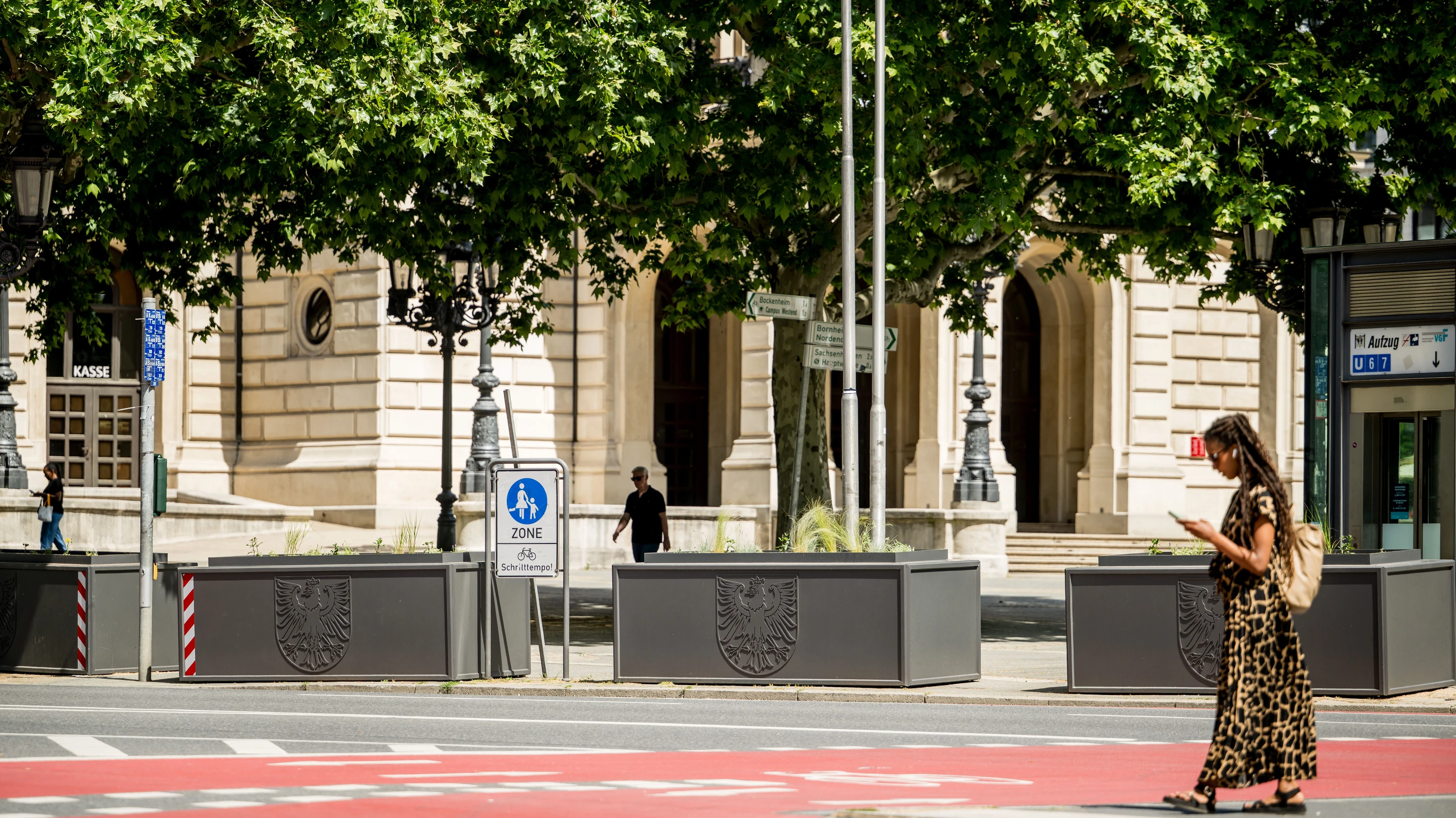 Terrorschutz in Frankfurt: Tonnenschwere Sicherheit für den 