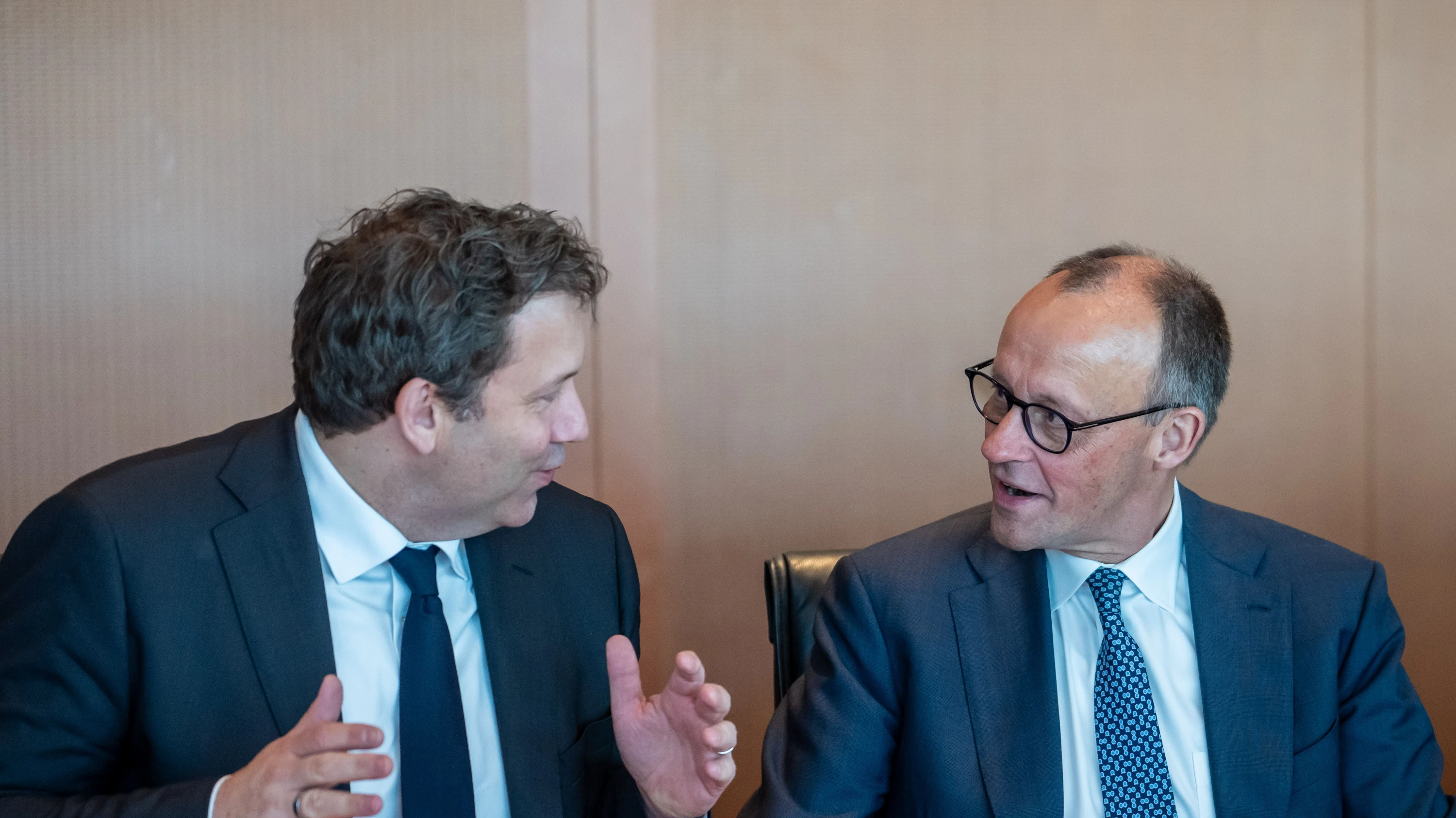 Düstere Prognosen: Eine Wirtschaft, die von der Politik erdrückt wird