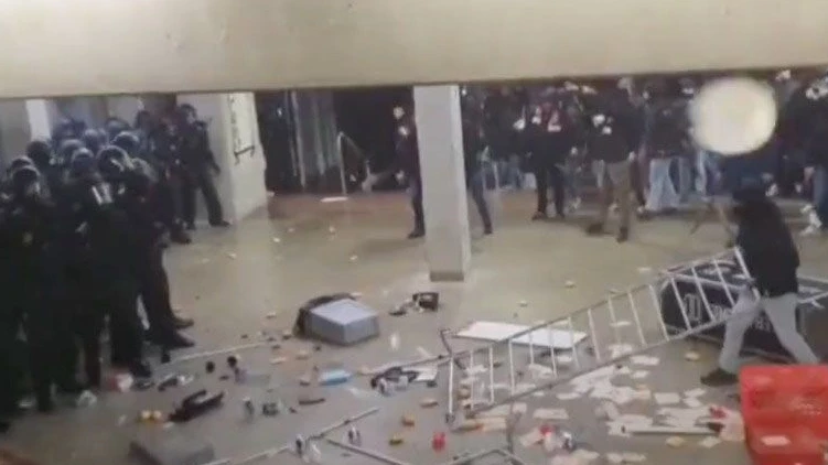 Gewalt von Eintracht-Fans: „Unser Block, unsere Regeln“