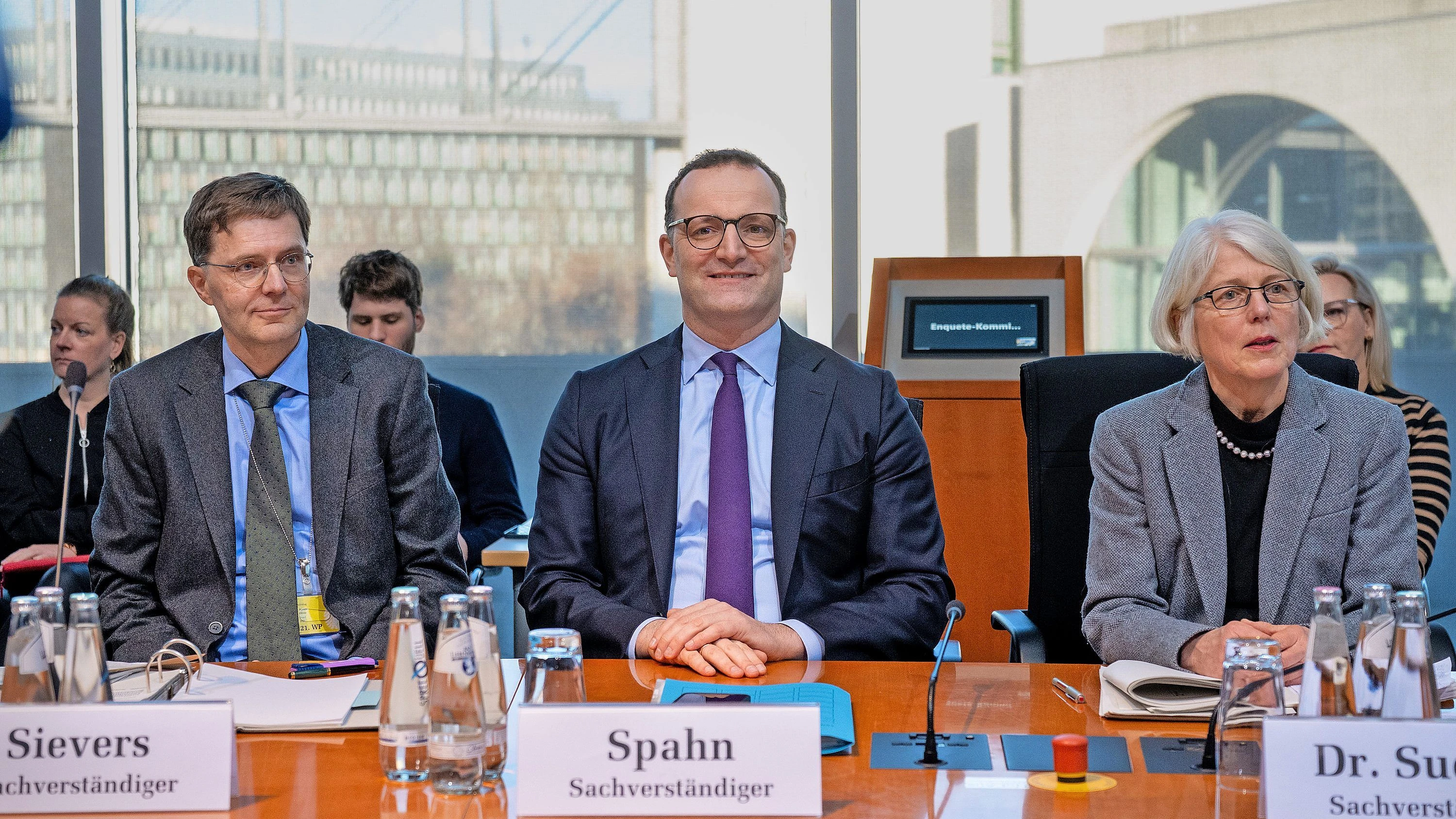 Aufarbeitung der Pandemie: Verbrannte Corona-Milliarden Aufarbeitung der Pandemie: Verbrannte Corona-Milliarden