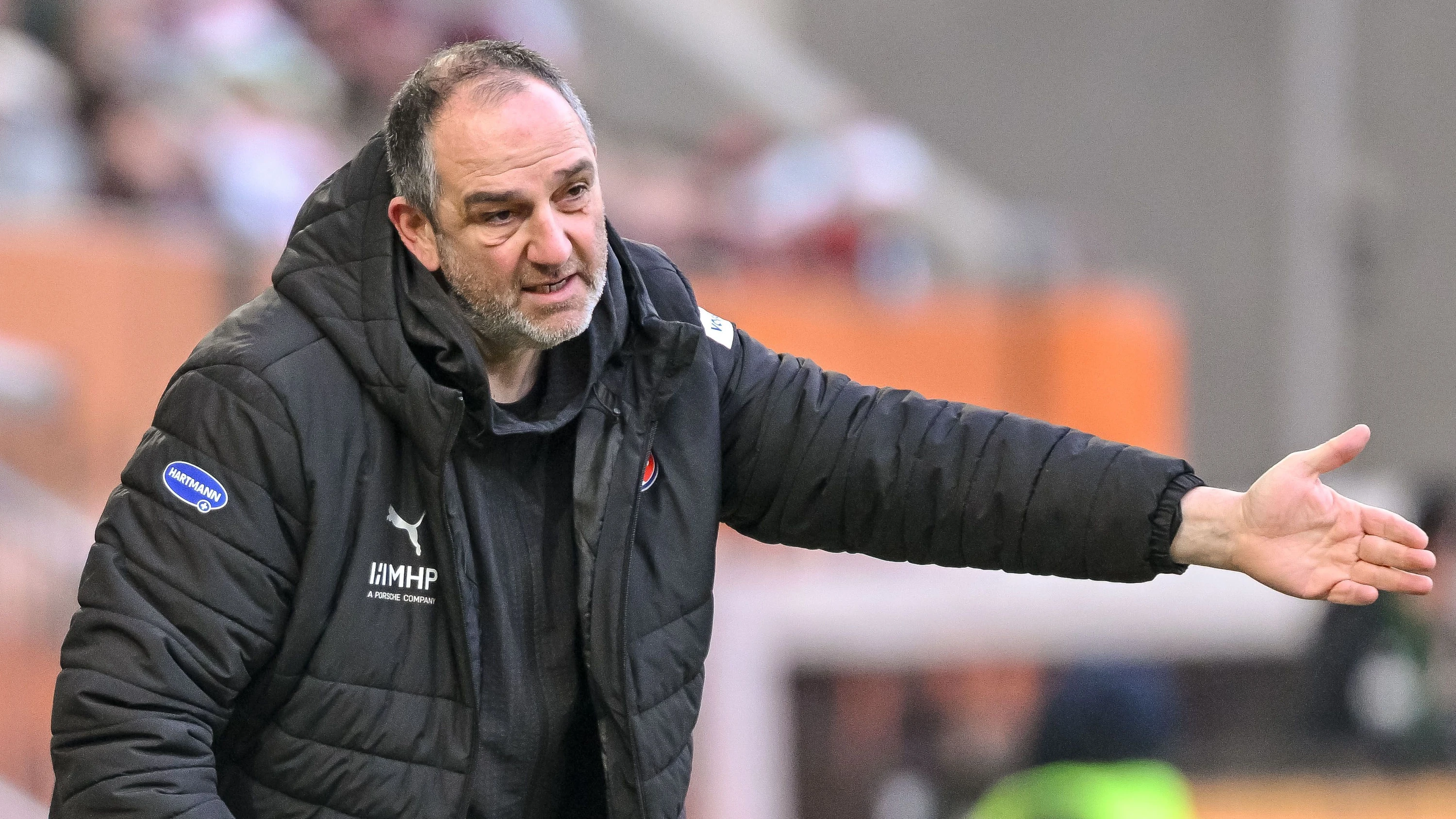 Bundesliga in Augsburg: Weitere unglückliche Niederlage für Heidenheim