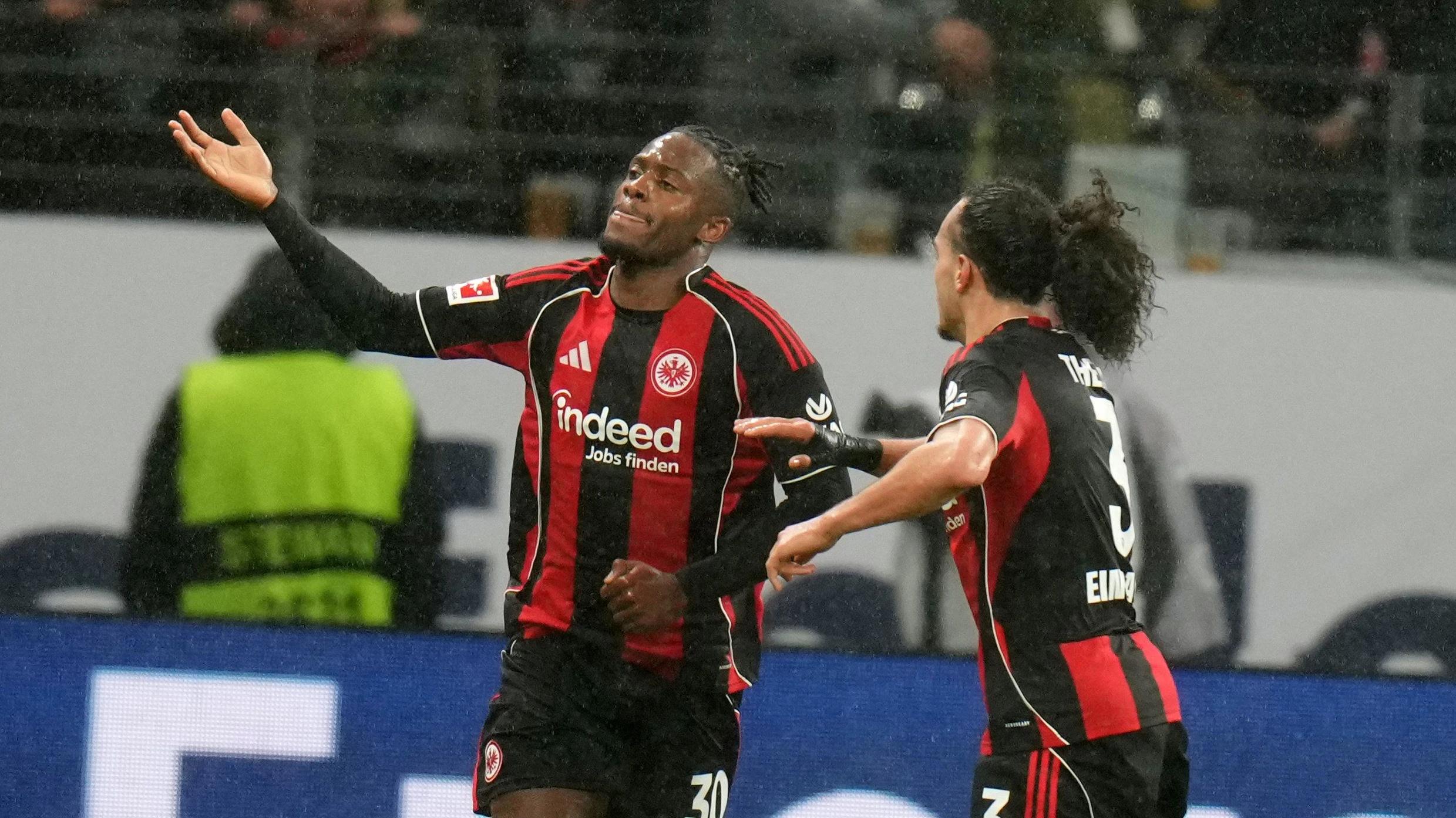 Später Elfmeter: Frankfurt rettet Remis gegen Wolfsburg