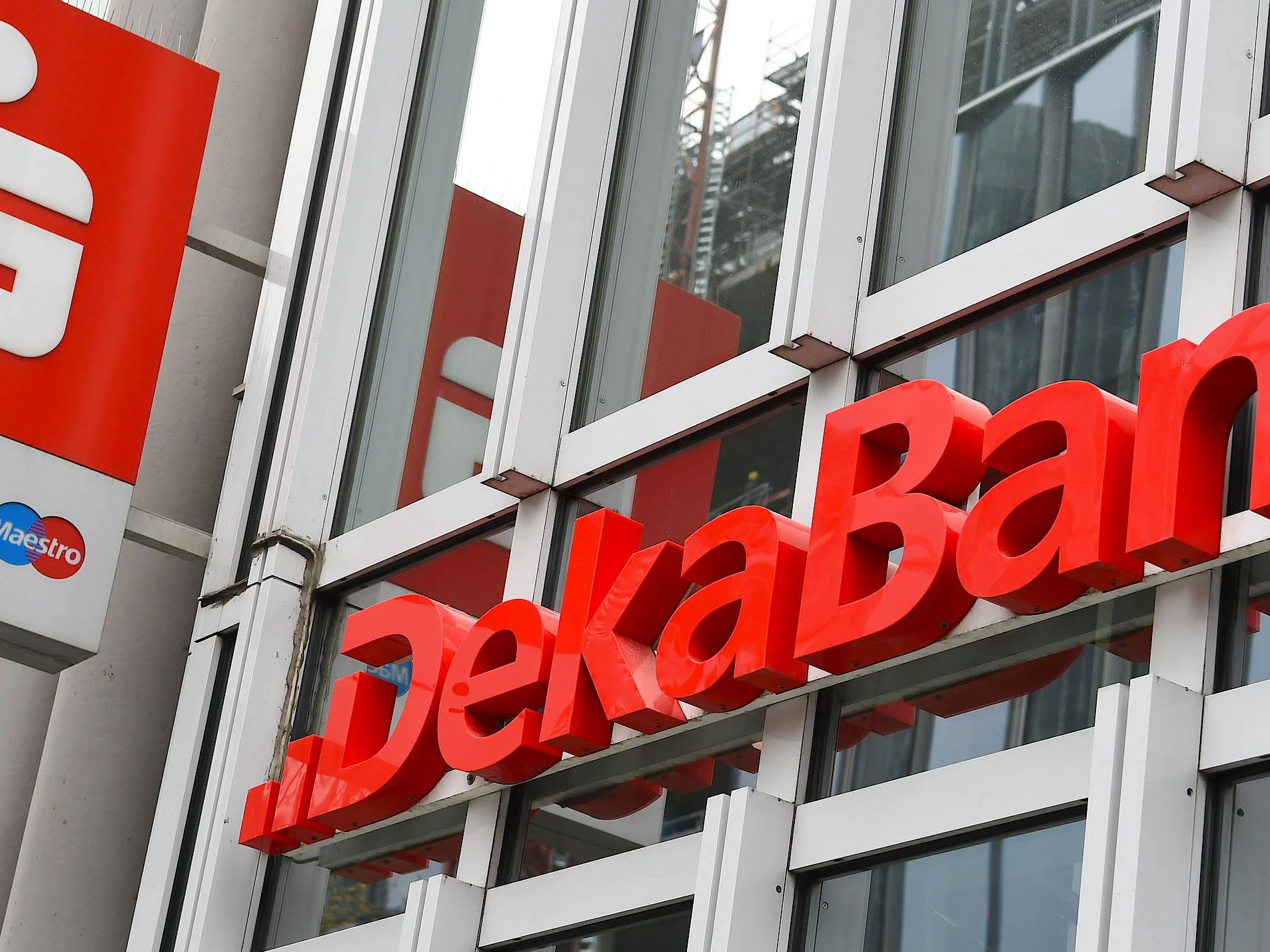 Deka verkauft erstmals mehr Zertifikate als Fonds | FAZ