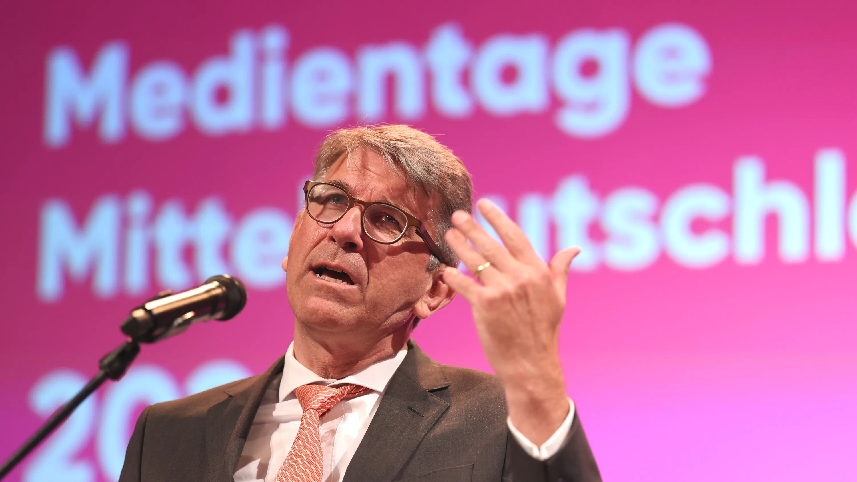 Verwaltungsgericht Berlin: Gericht untersagt Äußerung von Kulturstaatsminister Weimer zu Berliner Buchladen