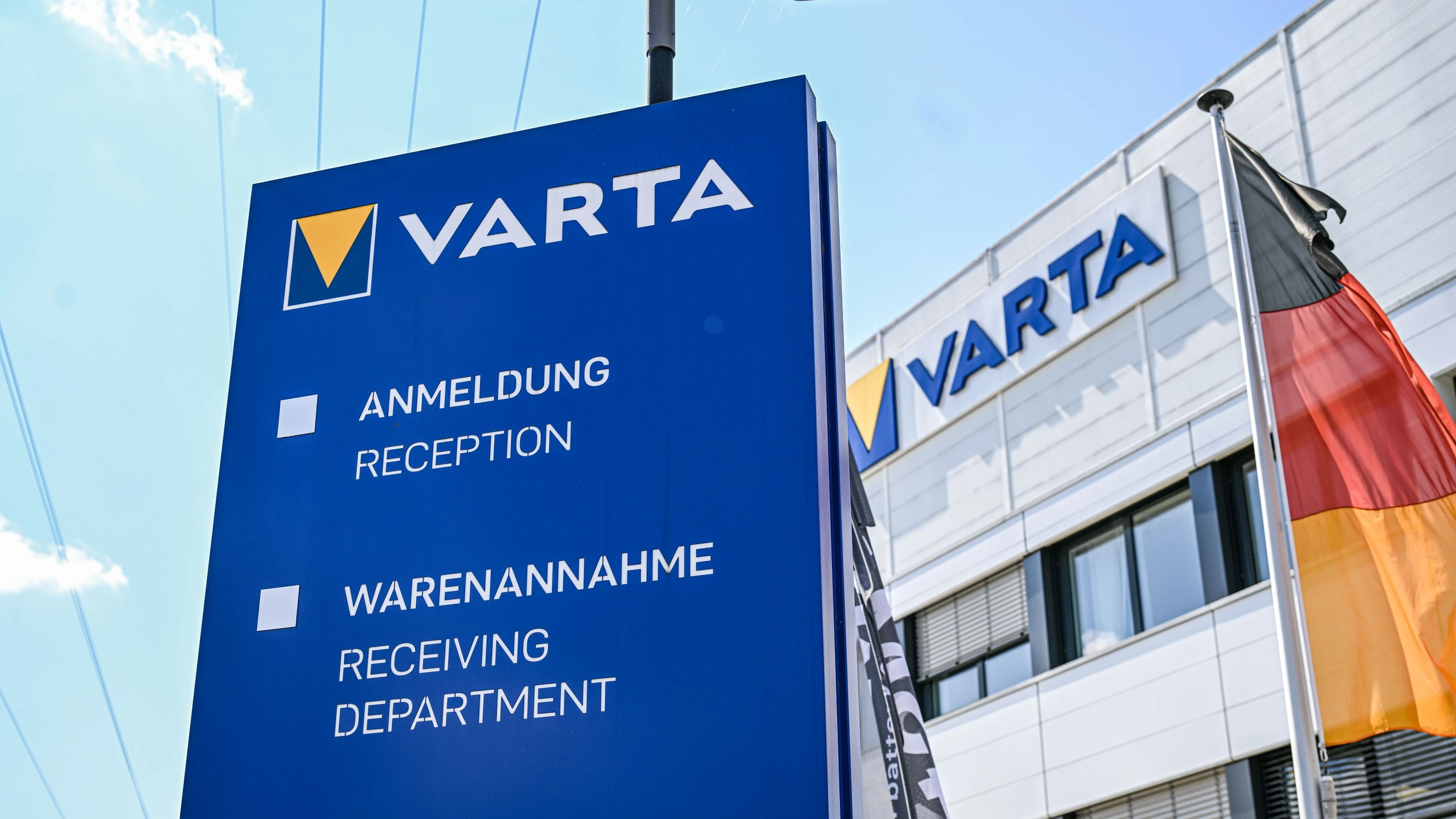 Der schwäbische Batteriehersteller Varta hat mehrere Insolvenzanträge gestellt. - dpa