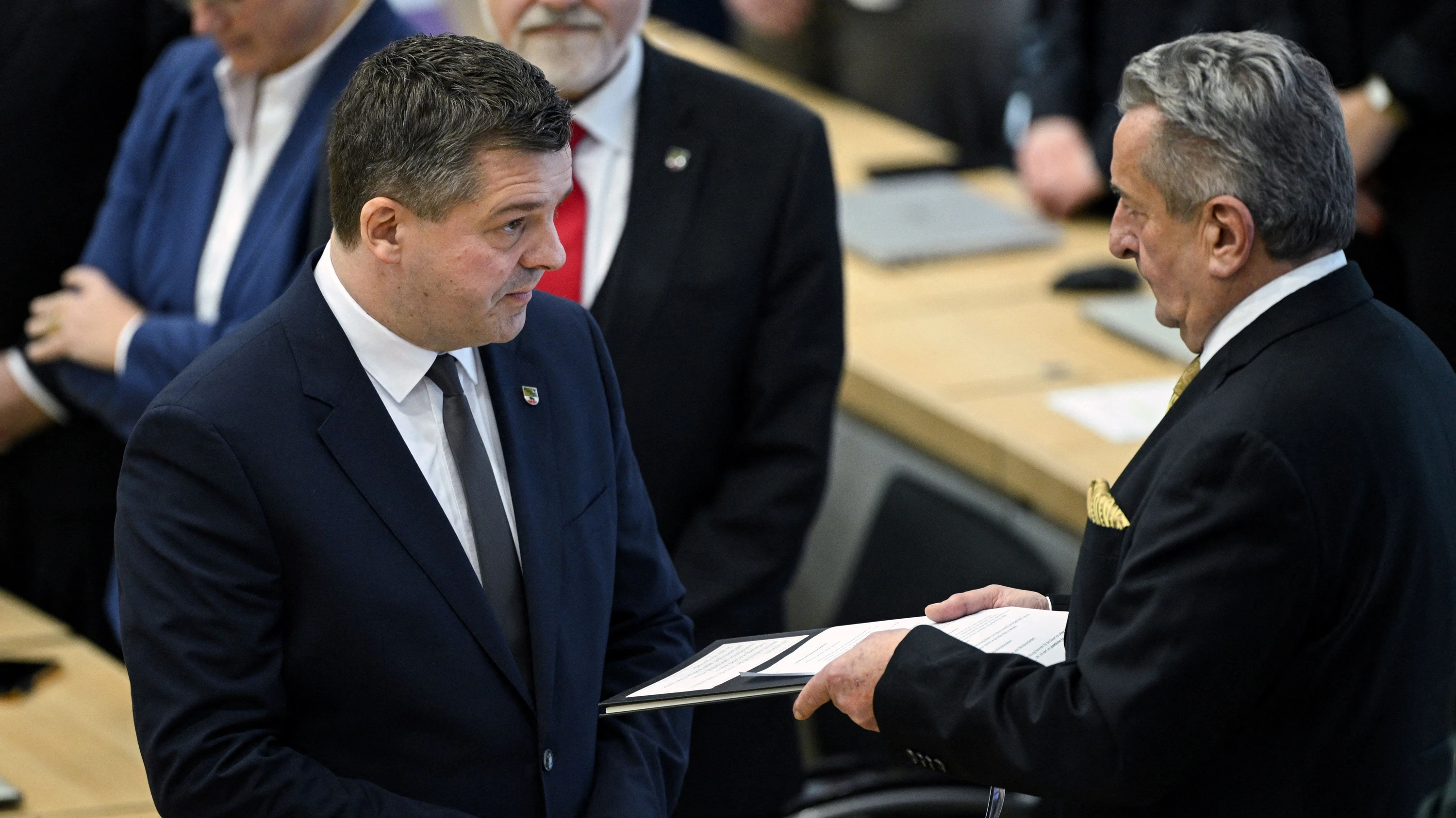 Wahl im Landtag: Sven Schulze ist Sachsen-Anhalts neuer Ministerpräsident Wahl im Landtag: Sven Schulze ist Sachsen-Anhalts neuer Ministerpräsident