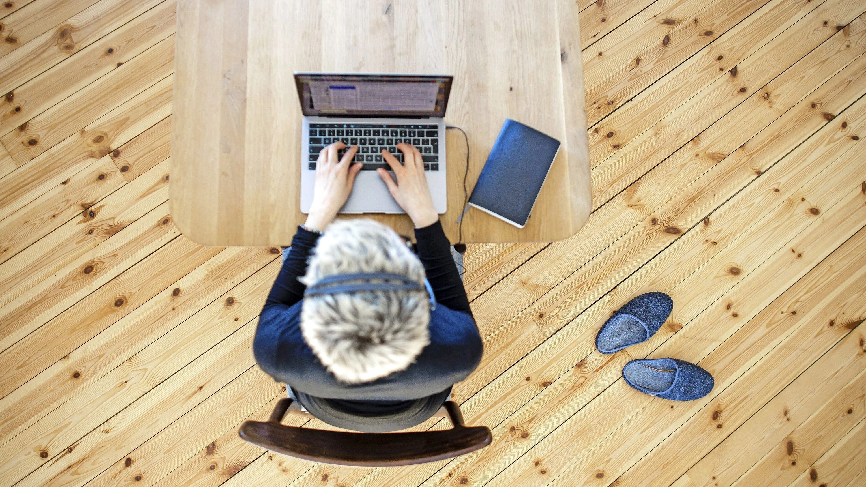 Gefahr für die Branche?: Wie Übersetzer es mit Künstlicher Intelligenz aufnehmen