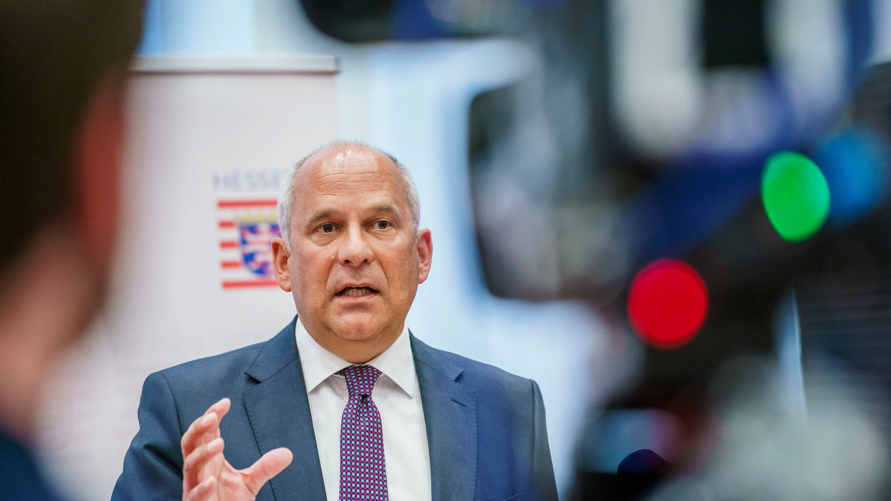 Demokratieförderprogramm: Hessen richtet Fachstelle gegen Linksextremismus ein