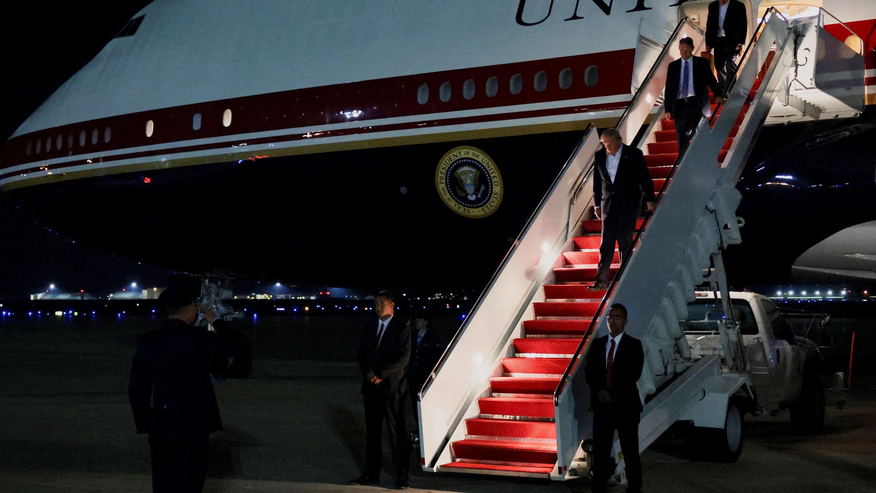 Bild: USA unter Trump: Bedrohung durch Rakete soll Grund für Trumps Flugzeugwechsel gewesen sein