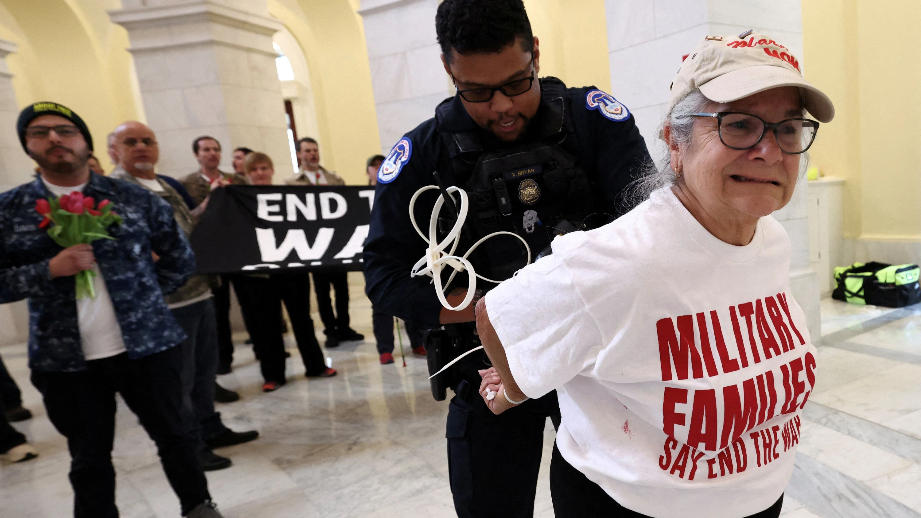 Bild: „Wir lassen uns nicht täuschen“: Dutzende Veteranen bei Protest gegen Irankrieg festgenommen