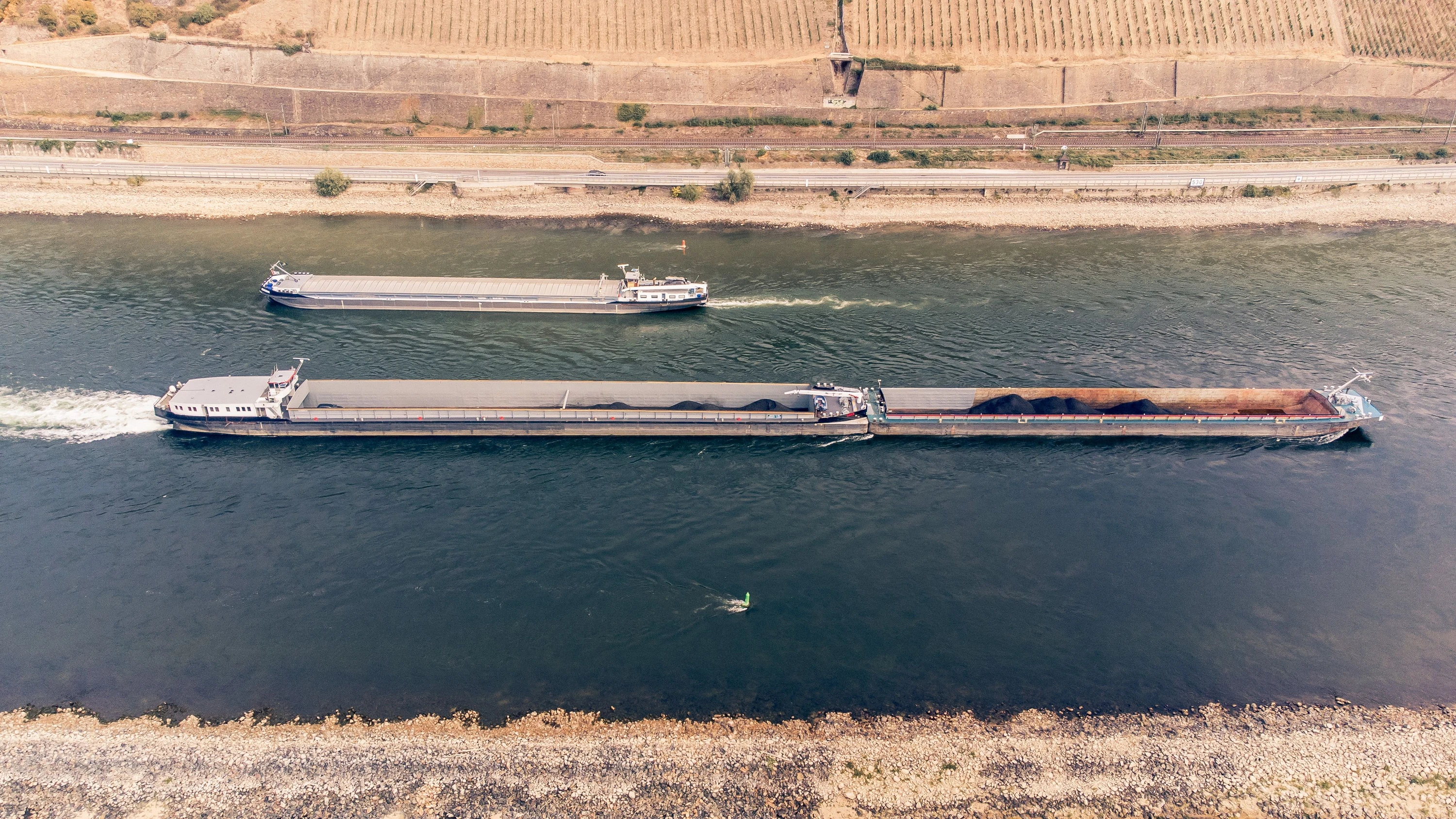 Preisanstieg und Engpässe: Niedrigwasser trifft Bauherren
