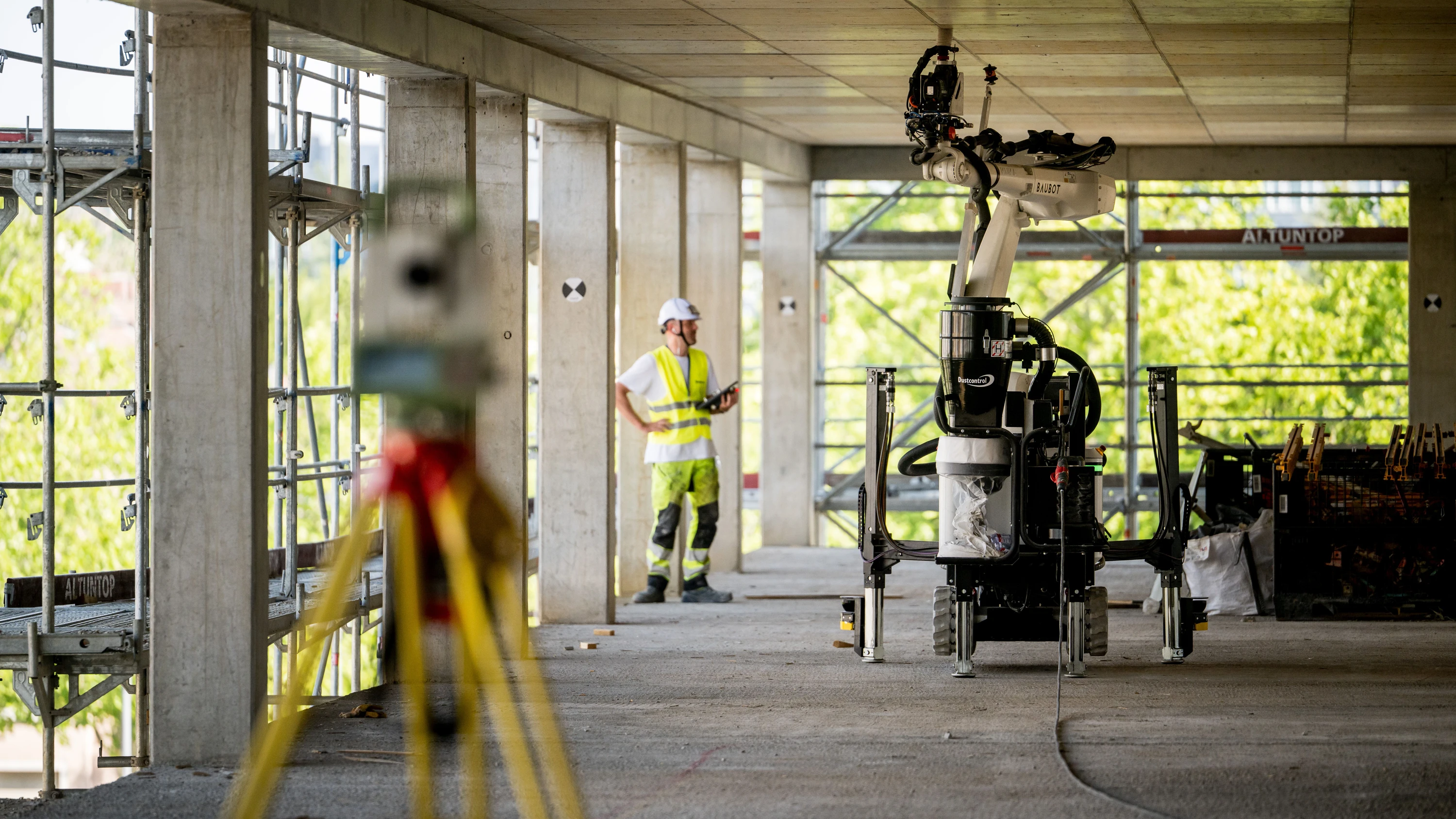 Technik am Bau: Wo der Roboter die Löcher bohrt