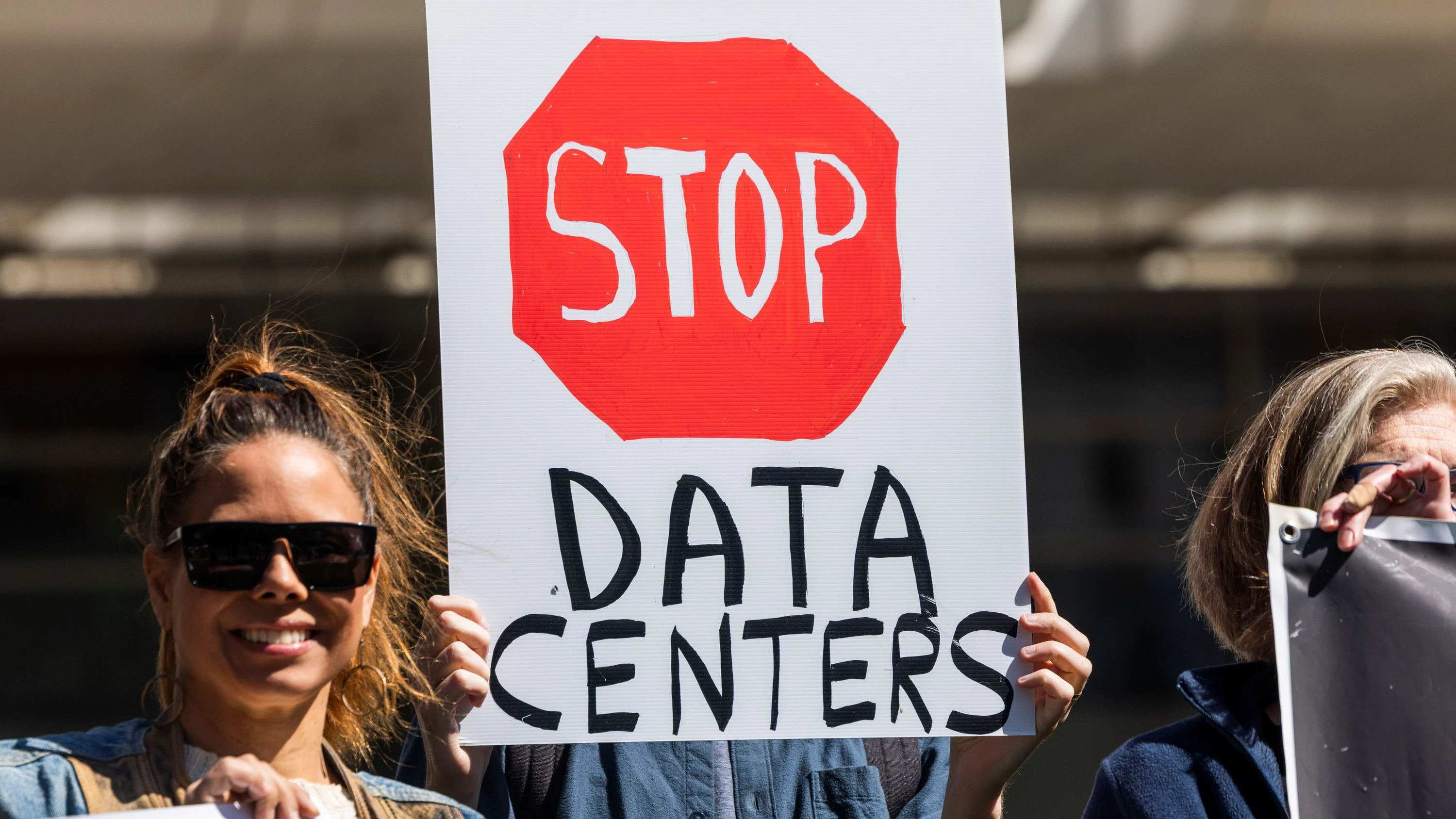 Kampf gegen KI-Datacenter: Das Comeback der Maschinenstürmer Kampf gegen KI-Datacenter: Das Comeback der Maschinenstürmer