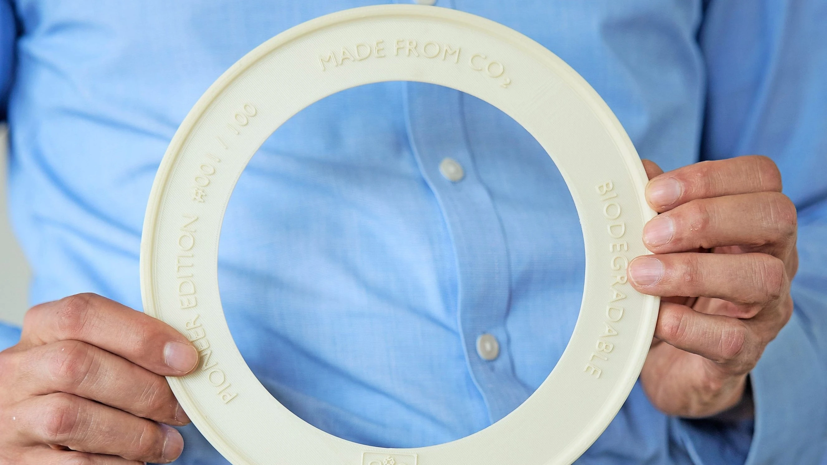 Start-up CO2Bioclean: Spielzeug aus Treibhausgas: Eine Frisbee auf CO2-Basis